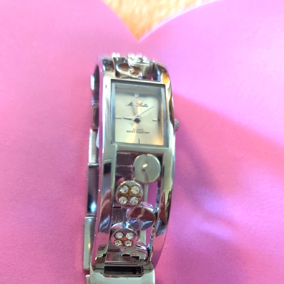 Silver La Belle Women's Watch NEW.SALE New battery PUT IN TODAY AT JEWELRY STORE